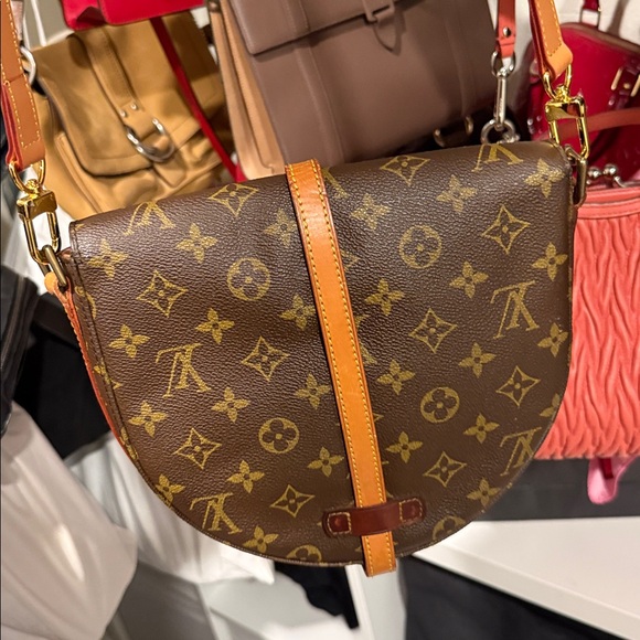 Louis Vuitton Monogram Crossbody Bag with replacement crossbody strap - Picture 2 of 8
